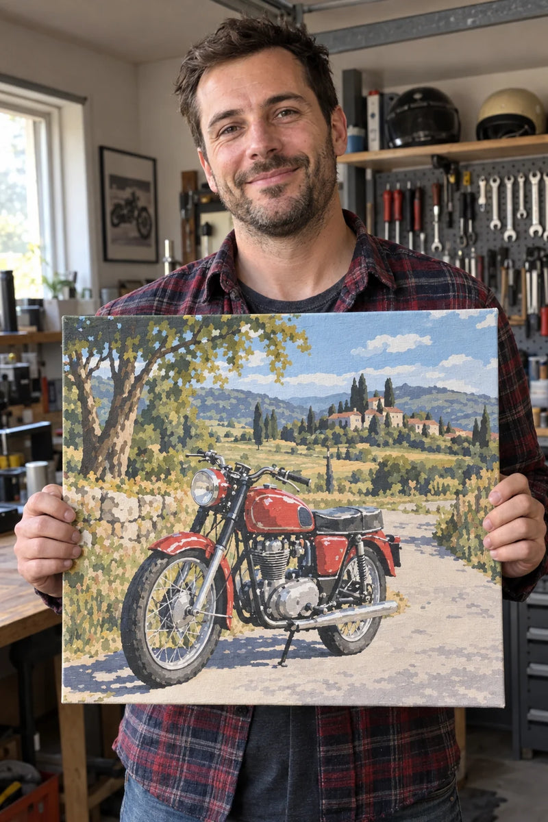 Mann in der Werkstatt mit dem gemalten Bild seines Motorrads