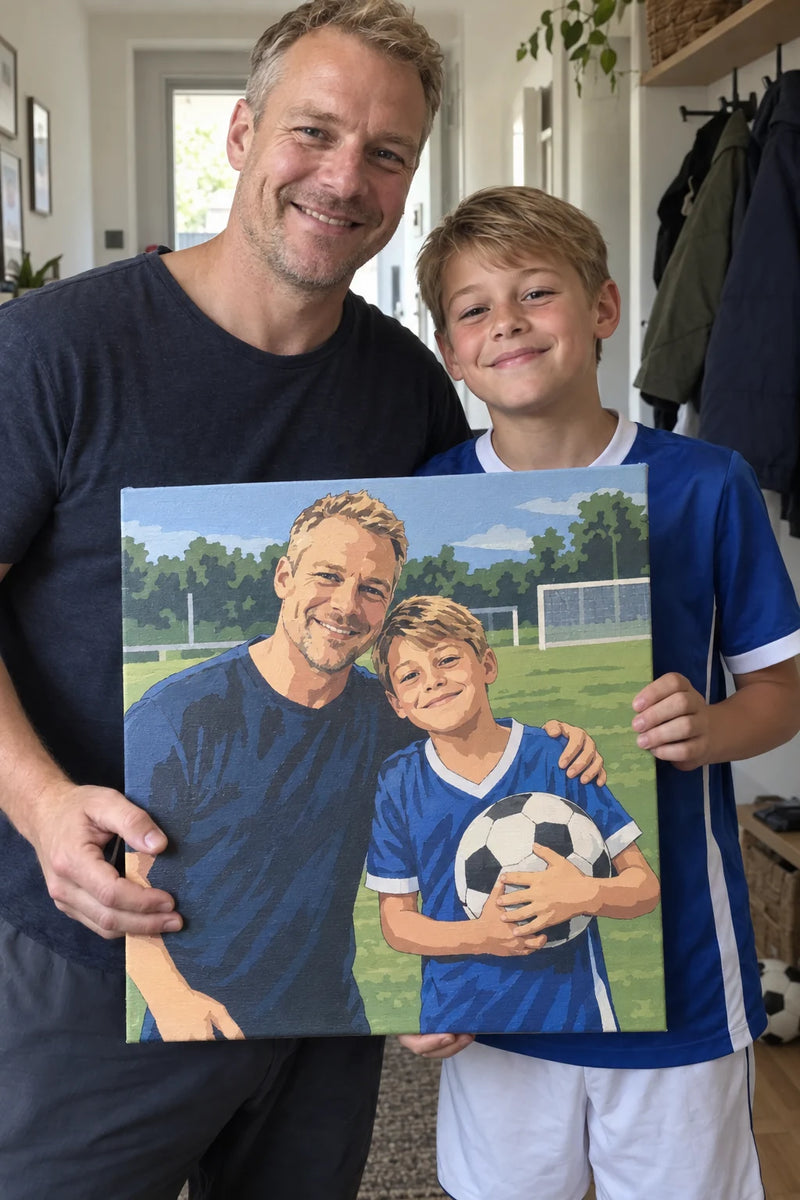 Vater und Sohn mit ihrem gemalten Fußballfoto